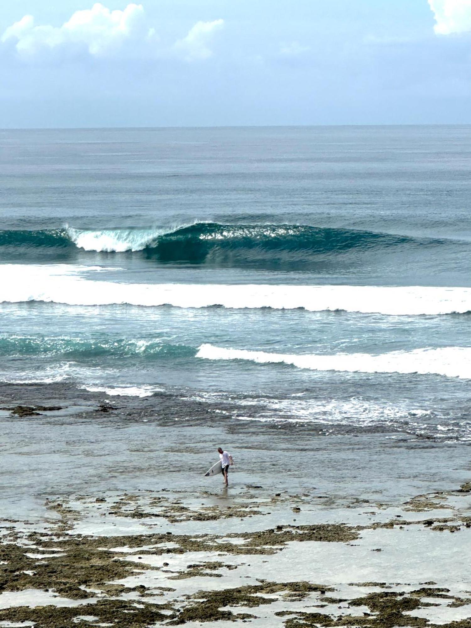 Baturundung Surf Resort Naibos Kültér fotó