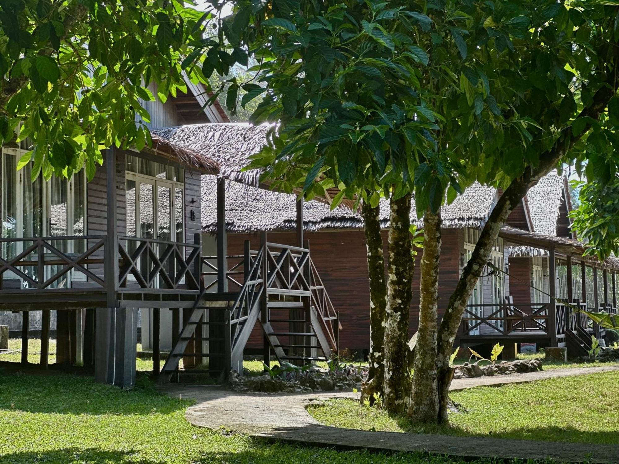 Baturundung Surf Resort Naibos Kültér fotó