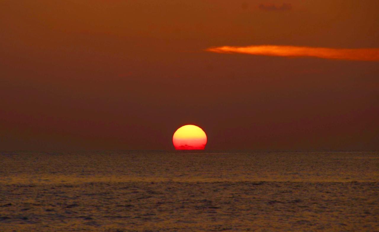 Baturundung Surf Resort Naibos Kültér fotó