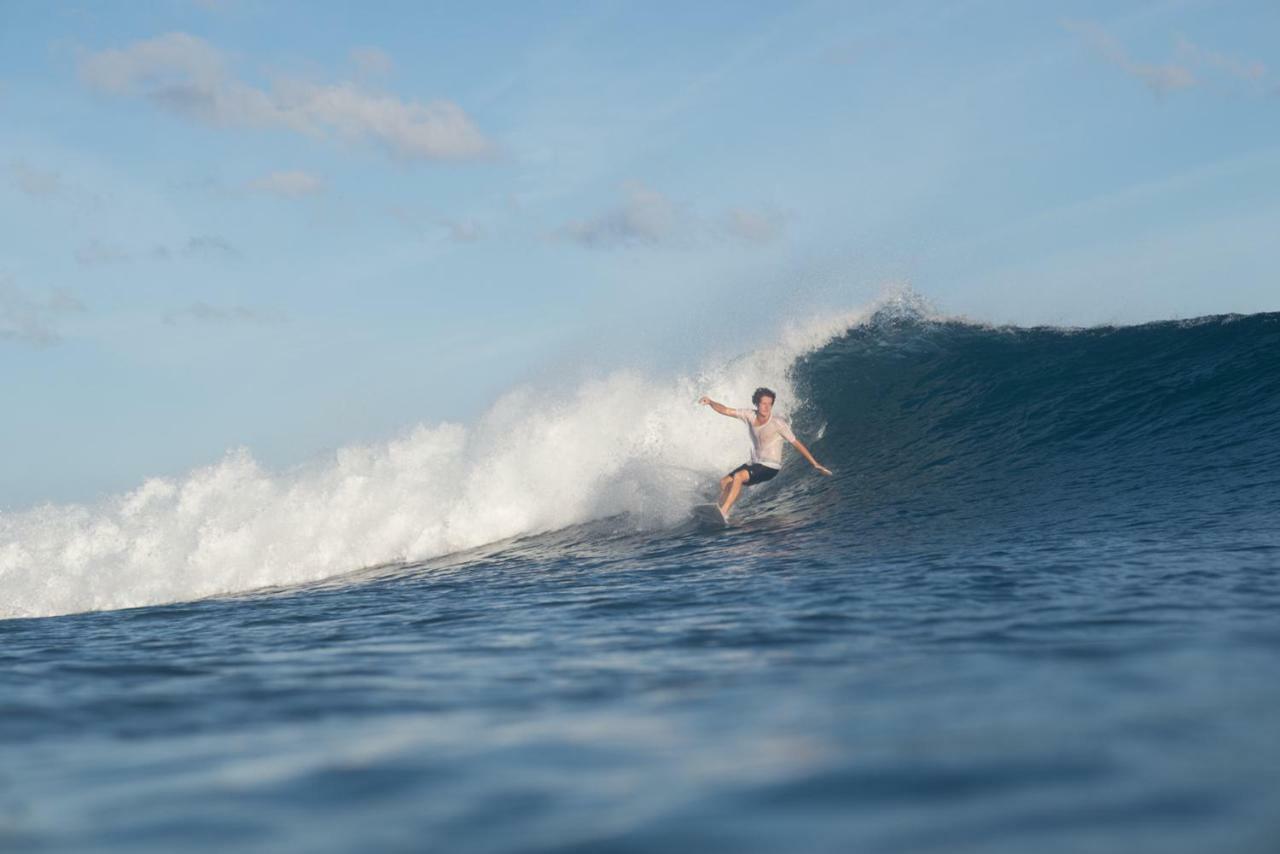 Baturundung Surf Resort Naibos Kültér fotó