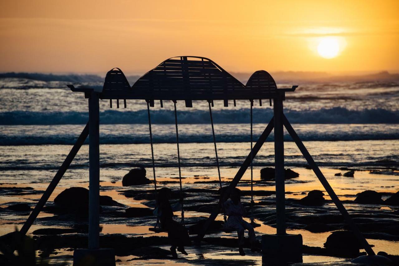 Baturundung Surf Resort Naibos Kültér fotó