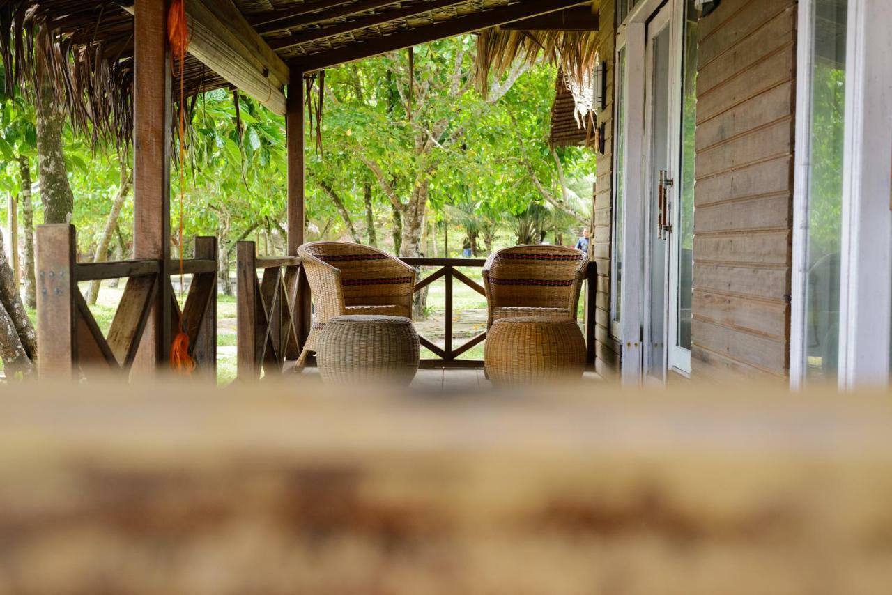 Baturundung Surf Resort Naibos Kültér fotó