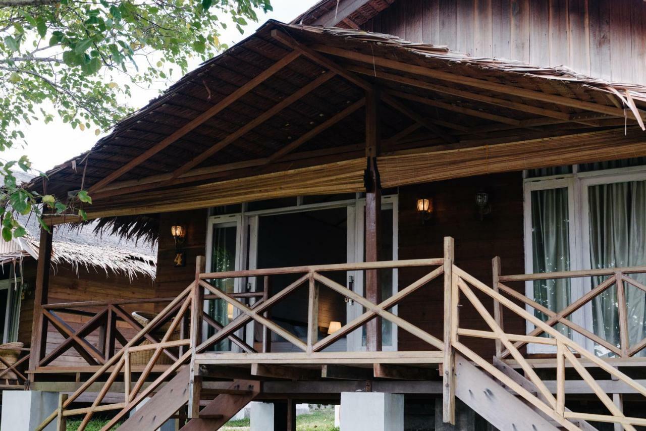 Baturundung Surf Resort Naibos Kültér fotó